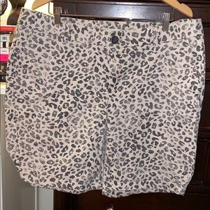 Sejour Leopard print woman’s shorts
